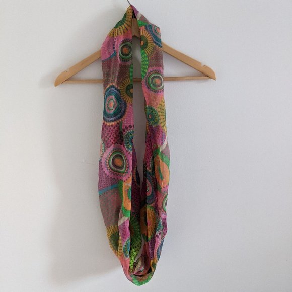 Lightweight colorful loop scarf - Picture 3 of 3